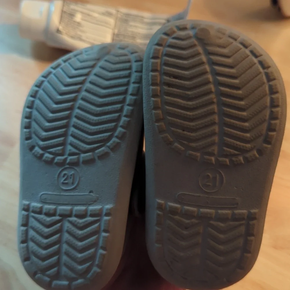 Kids Crocs - Picture 2 of 5